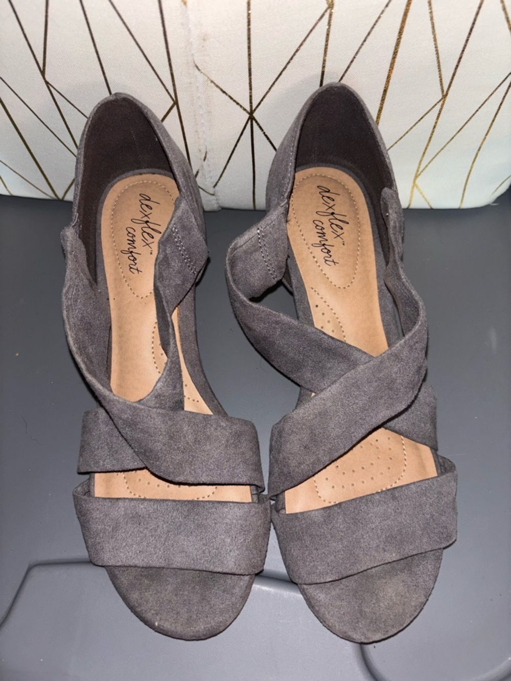 dexflex comfort Women's Gray Suede Crossband Sandal wedge